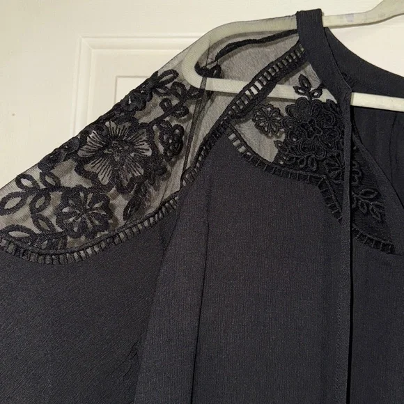 Elegant Black Lace Women's Top - Picture 4 of 6